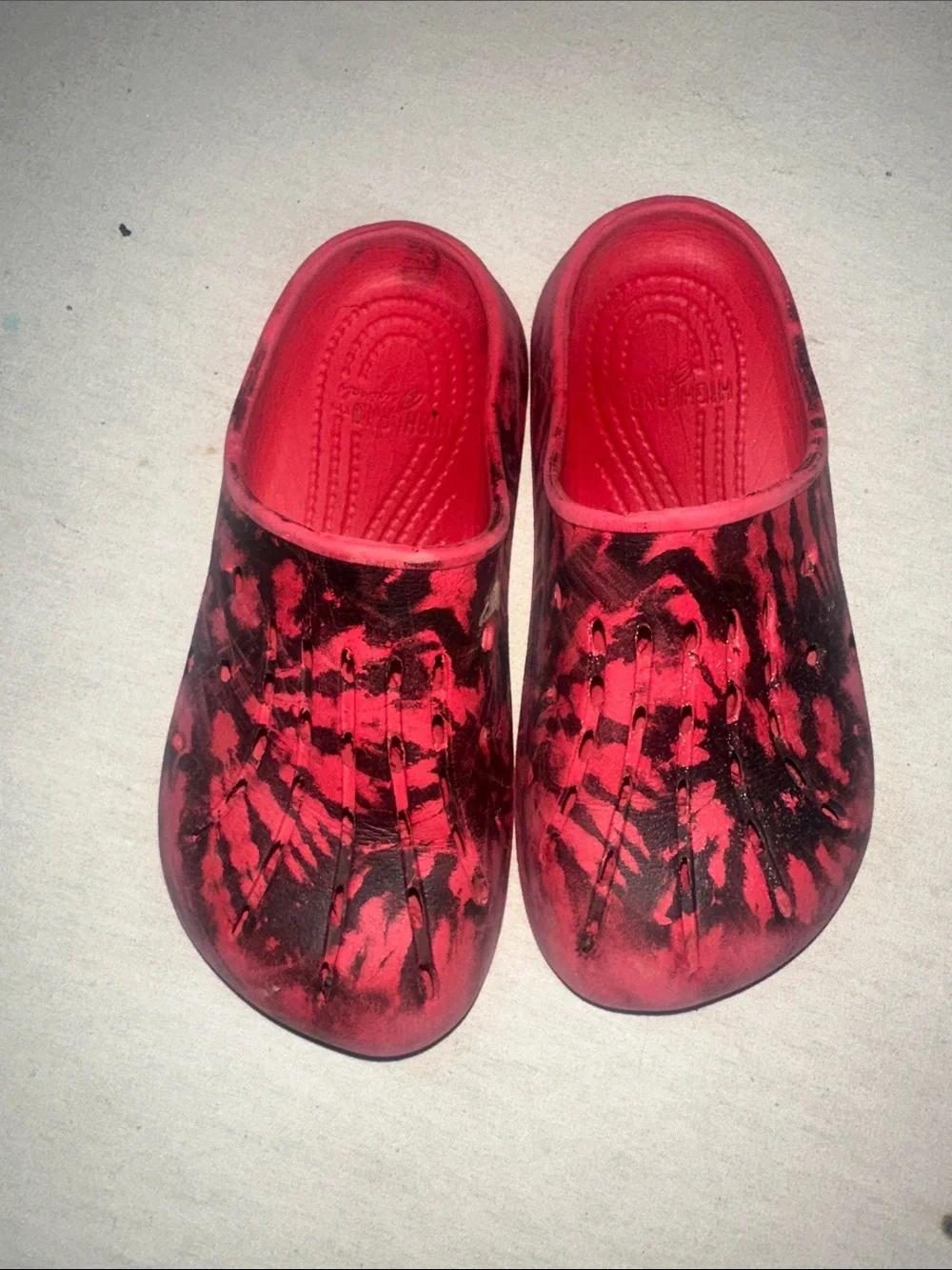 Kids Red and Black Slip-On Clogs - Unbranded